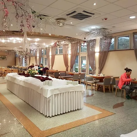 Hotel Ustka فندق