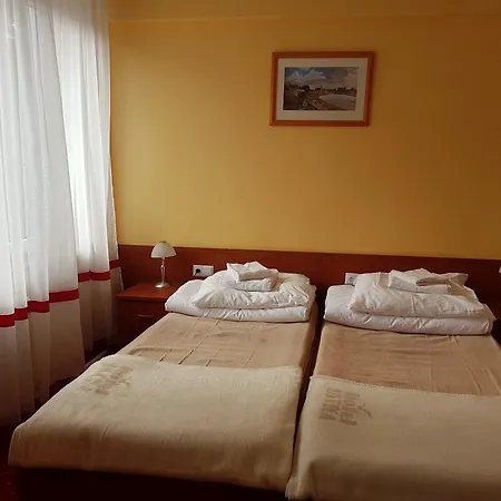 Hotel Ustka فندق 2*